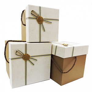 коробка подарочная 15*15*15,6 квадрат коричневая, бант, ручки 19339 фото